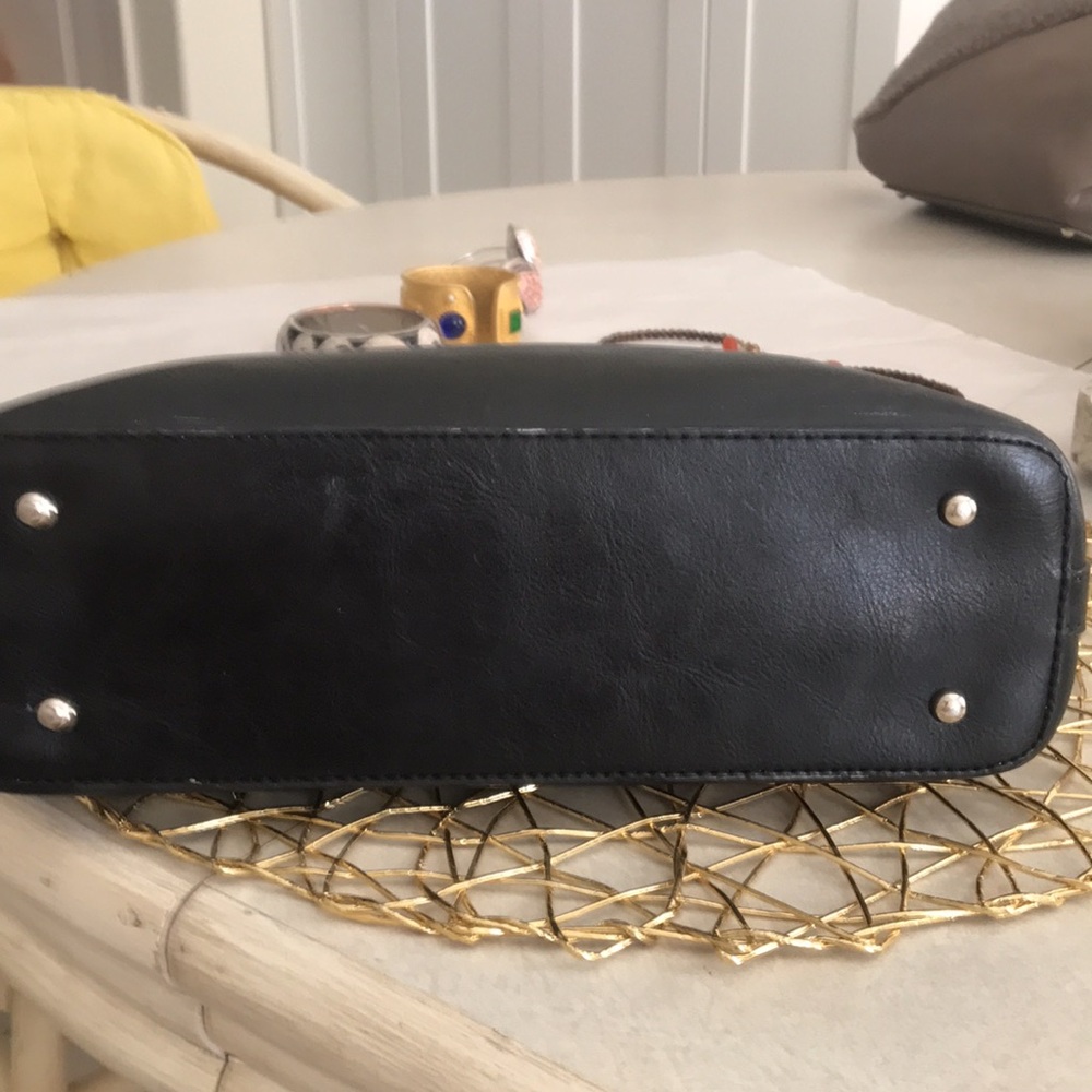 Gucci Black Leather Circle-Handle Tote - Picture 5 of 12